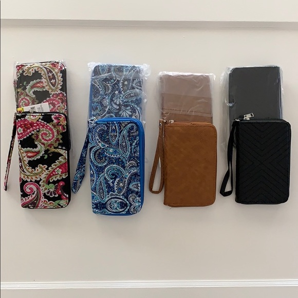 Handbags - 8 Piece Wallet Assortment